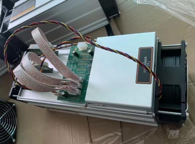 Quantum Bitcoin Mining